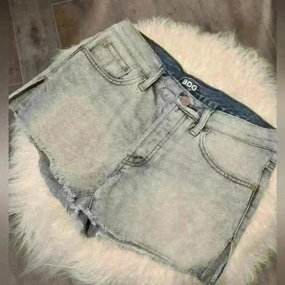 Urban Outfitters BDG Mid Rise Breezy Cutoff Jean Shorts - Picture 2 of 11